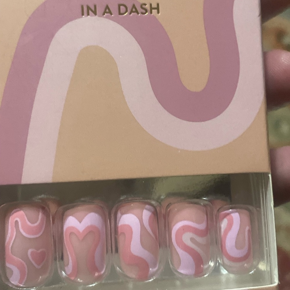 Red Aspen nails NIB